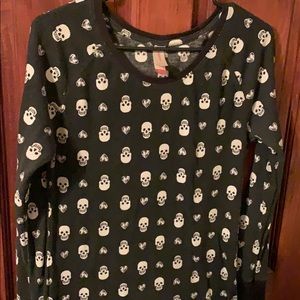 COPY - Long sleeve thermal scull with hearts shirt